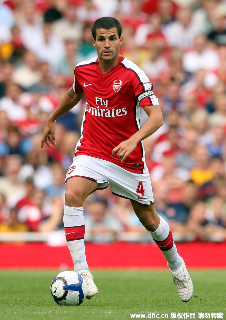 中国5拳手出征日本黑帮格斗赛！遭到围攻后奋起反击！（中国五名拳手赴日参加黑帮格斗赛，遭围攻后强势回击）