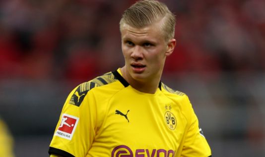 穆罕默德·萨拉赫因表现不佳和言论引发争议，被利物浦球迷认为职业生涯已结束，可能告别俱乐部。（状态低迷与言论风波，萨拉赫遭利物浦球迷视为生涯将尽，或告别红军）