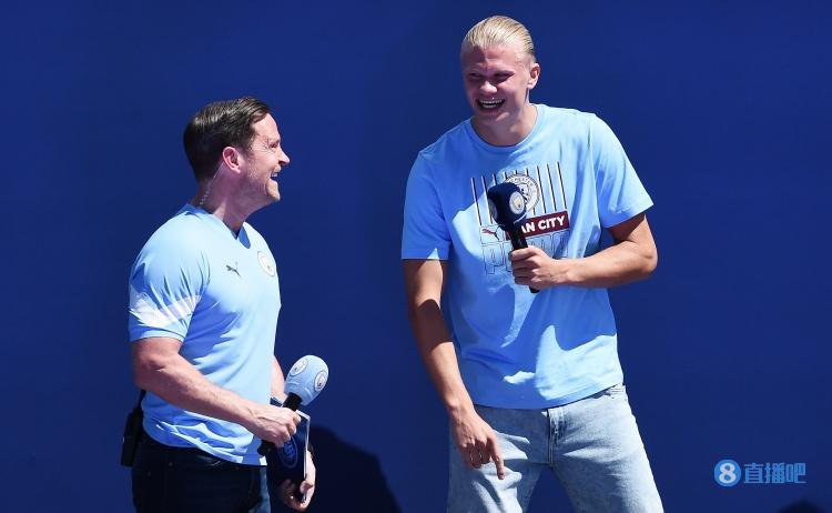 贝林厄姆社媒晒照庆女友生日，二人恋情公开将满一年（贝林厄姆社媒晒照为女友庆生，公开恋情将满一周年）