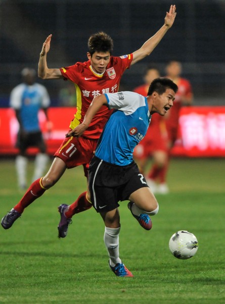 成都蓉城教练组现场观战中韩战，徐正源、金亨镒在场（成都蓉城教练组到场观战中韩大战，徐正源与金亨镒现身）