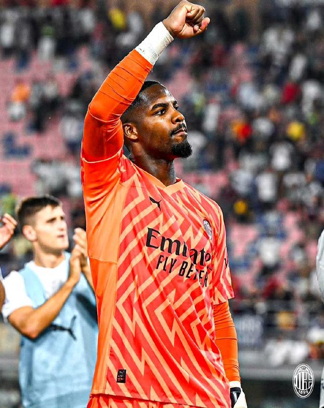 奥蓬达：我身处世界最大俱乐部之一，经历困难后为处子球高兴（奥蓬达：效力世界顶级豪门之一，走出低谷后为处子球欣喜）