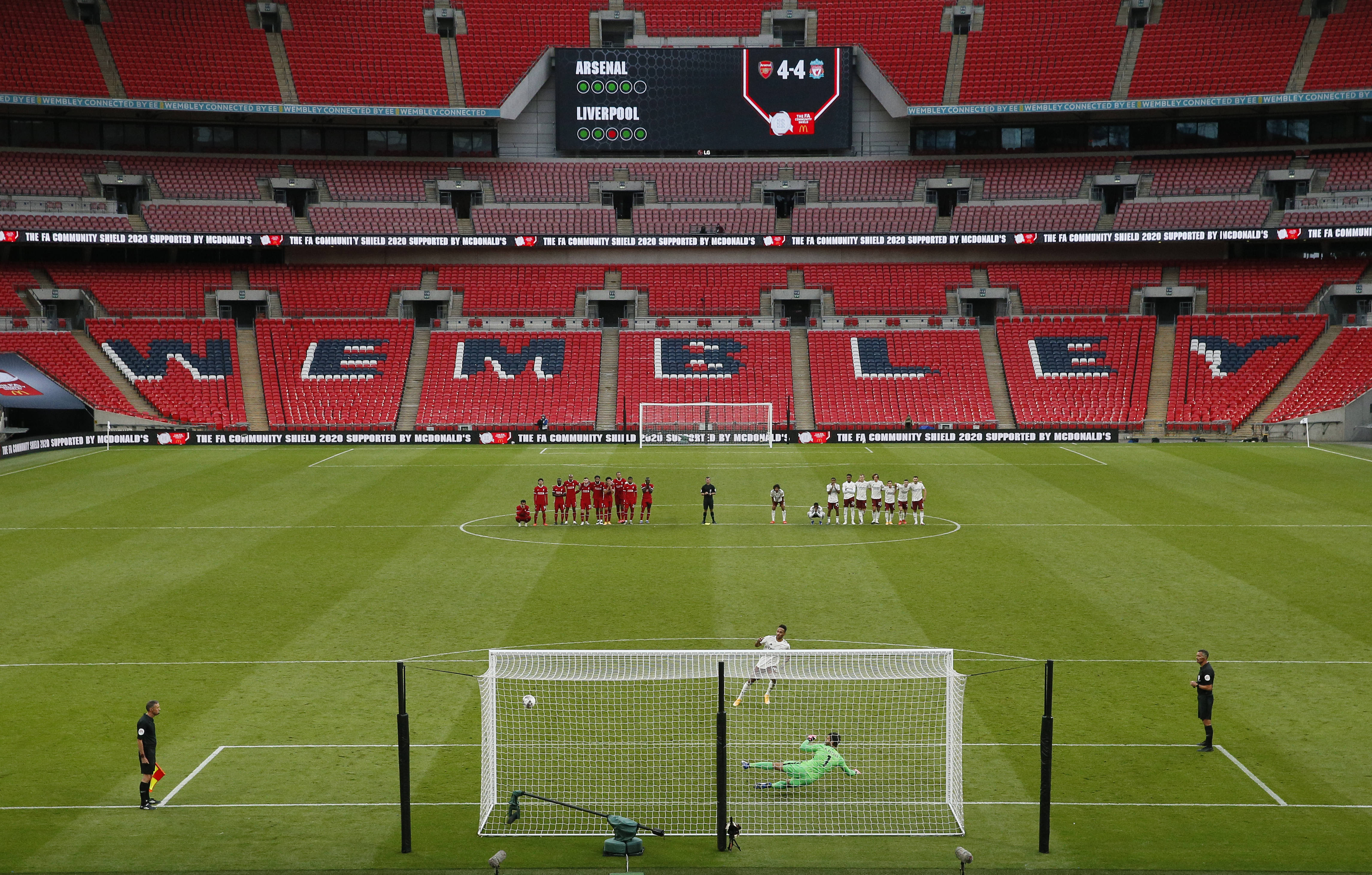 欧冠战报：里奥斯传射巴雷罗破门，本菲卡2-0完胜那不勒斯（欧冠：里奥斯一传一射，巴雷罗建功，本菲卡2-0击败那不勒斯）