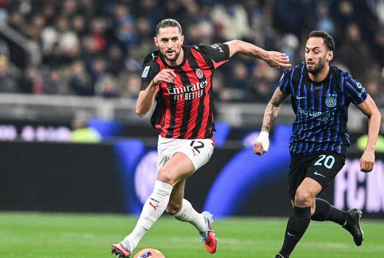 欧冠：巴黎2-1战胜曼联（欧冠赛场，巴黎2比1力克曼联）