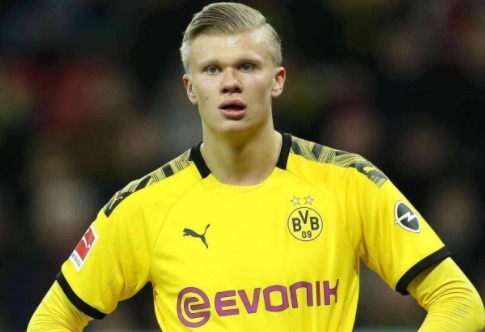 巴萨主席拉波尔塔圣诞晚宴展现亲和力 球队领跑西甲前景光明（拉波尔塔圣诞宴上亲和尽显 巴萨领跑西甲前景可期）