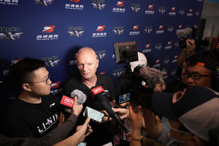 沙特记者：萨拉赫冬窗加盟沙特联赛近乎不可能，除非有奇迹（沙特记者称：除非出现奇迹，萨拉赫今冬几乎不可能转投沙特联赛）